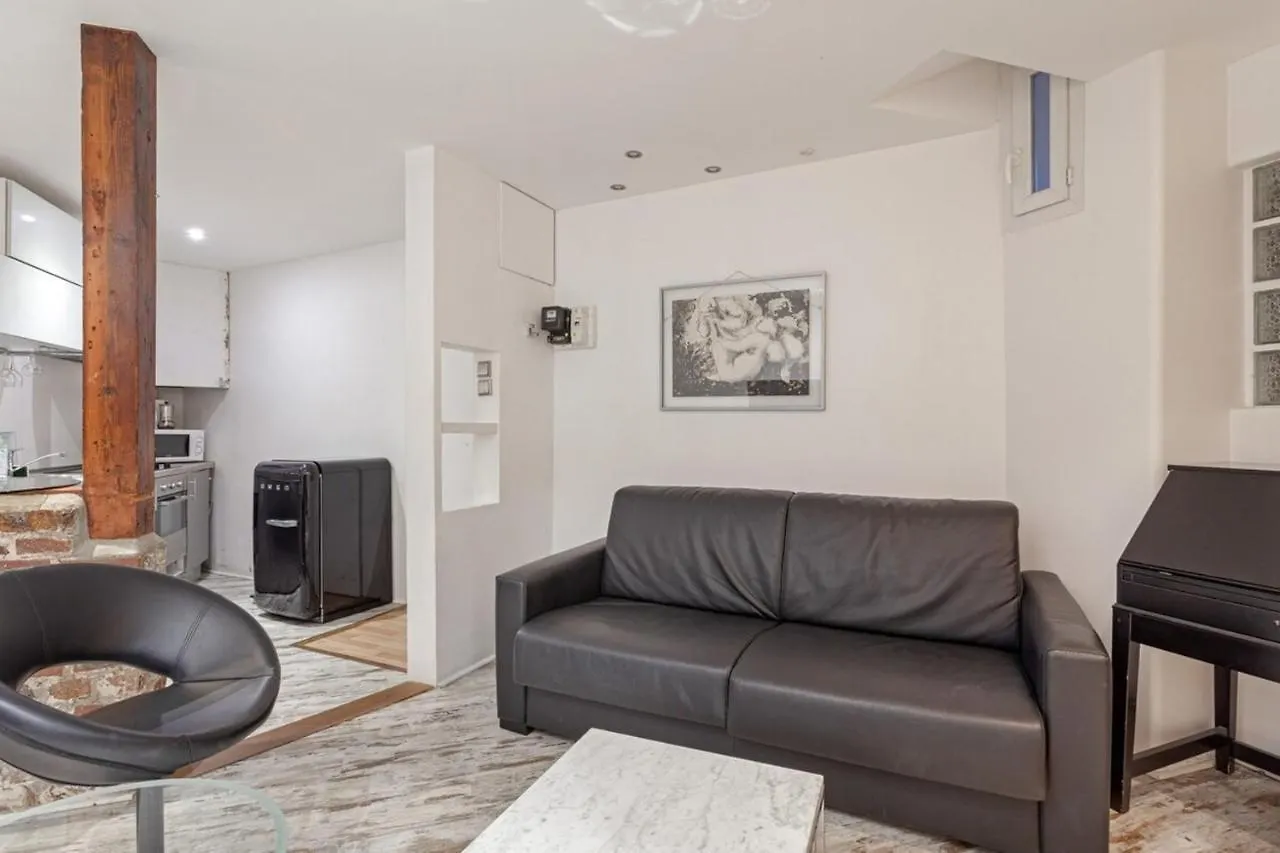 Bright 2 Bedroom Apartment In 파리