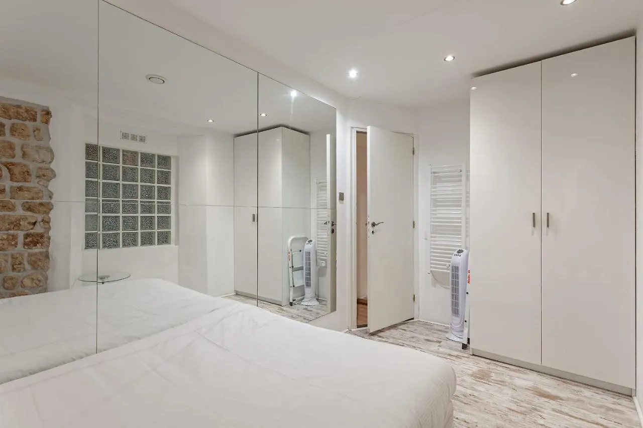 Bright 2 Bedroom Apartment In 파리